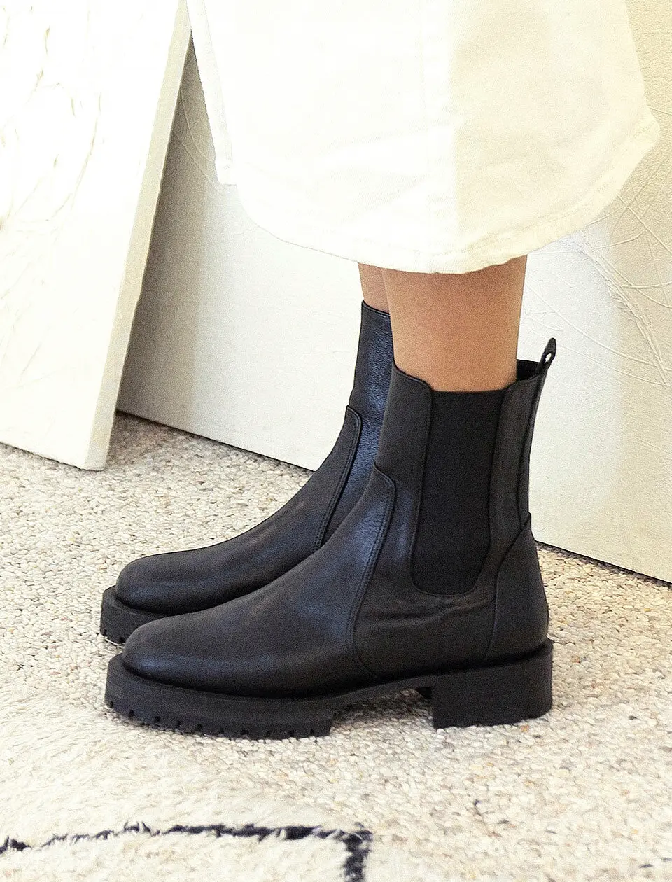 Thick Sole Chelsea Boots 4colors