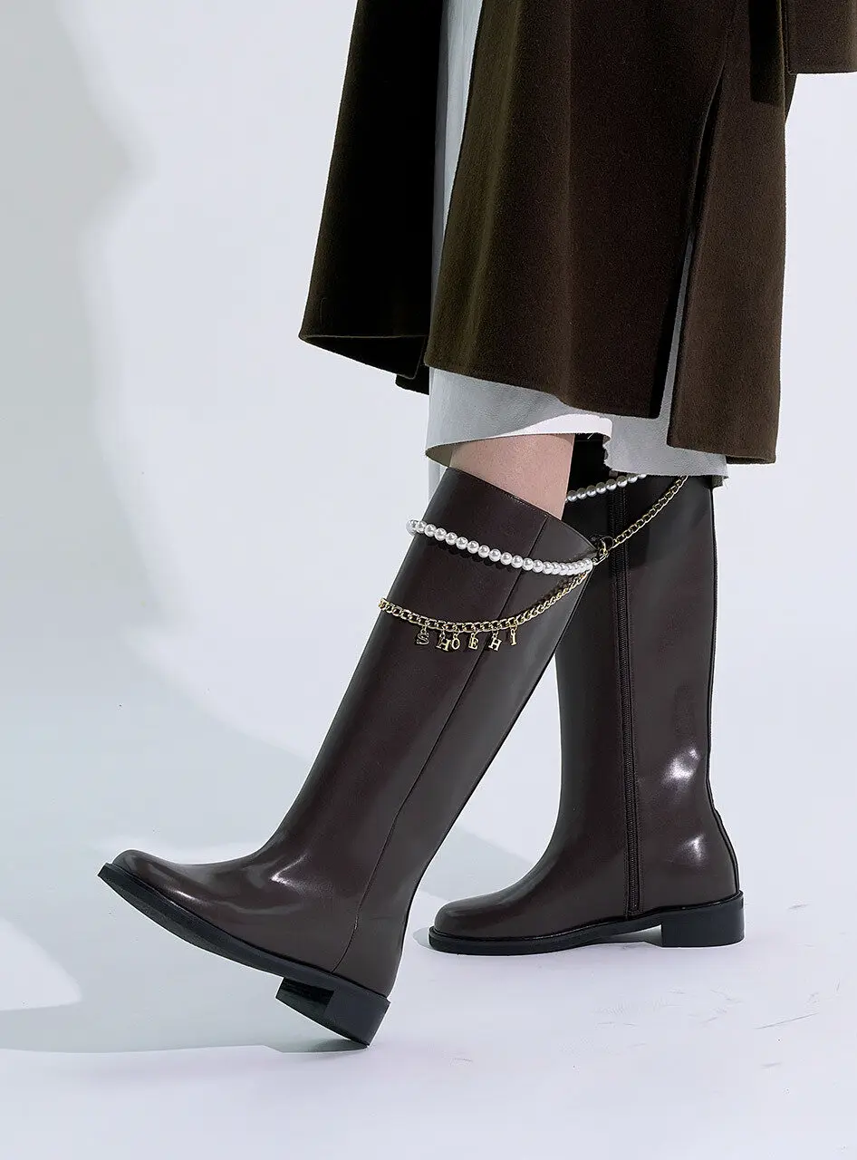 Serena Pearl Logo Chain Long Boots