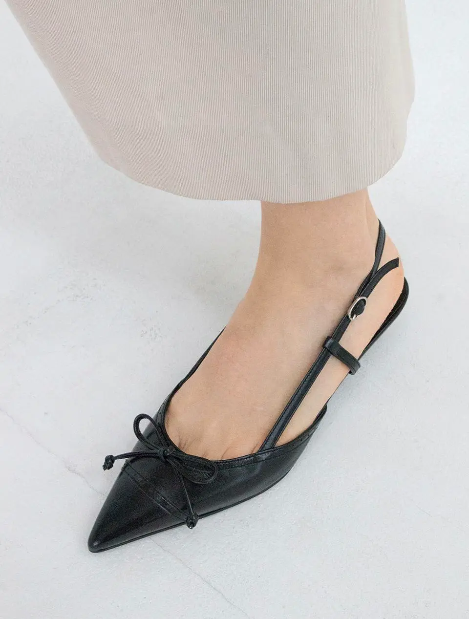 Leather Slingback Ribbon Punching Shoes (KW2818)
