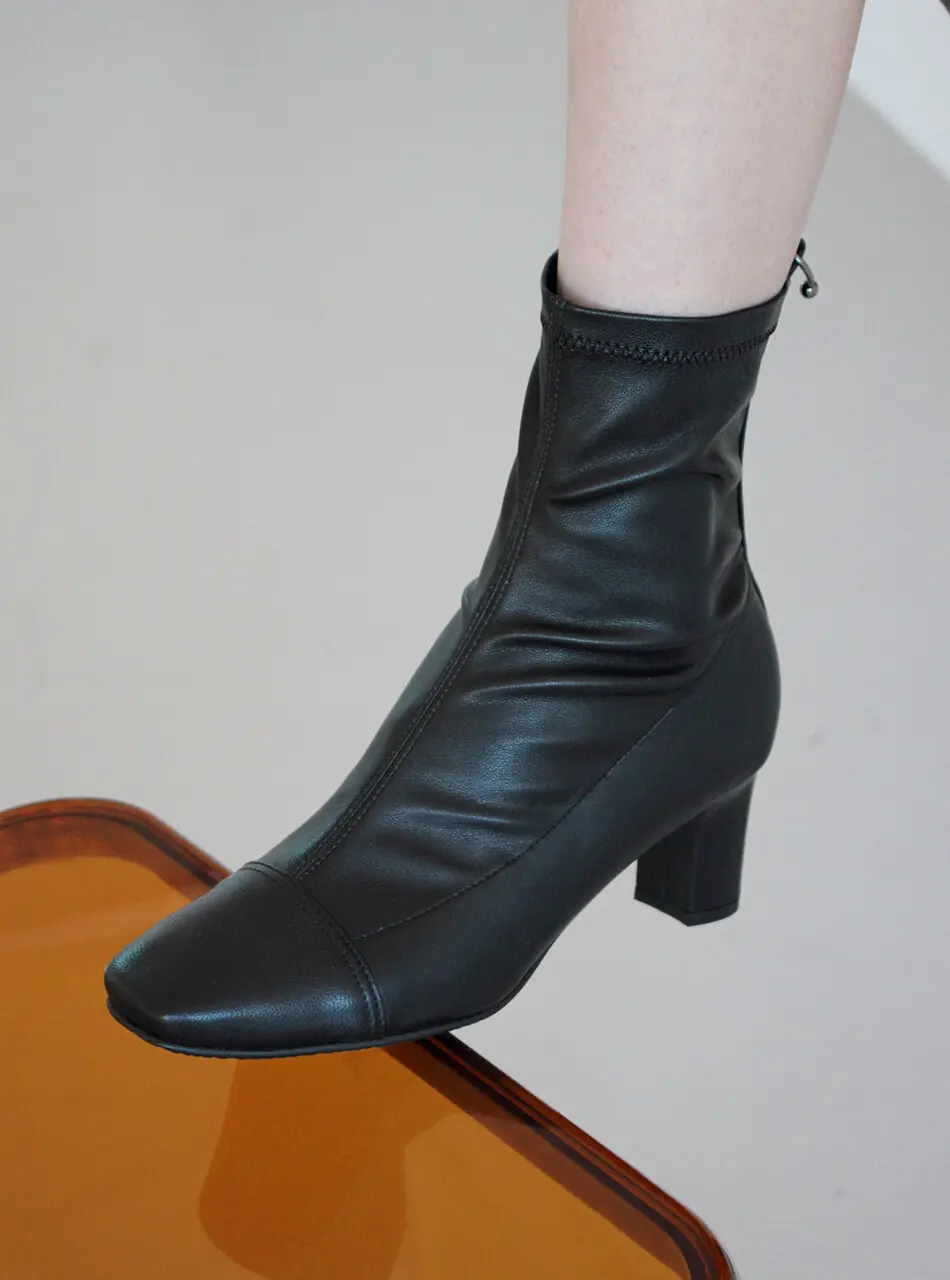 LOOIE Ankle Boots