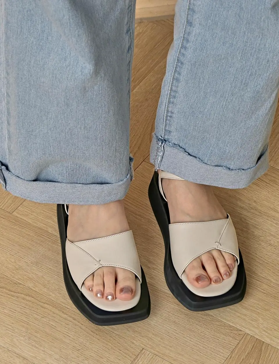 1526 Danii Strap Sandal [beige]