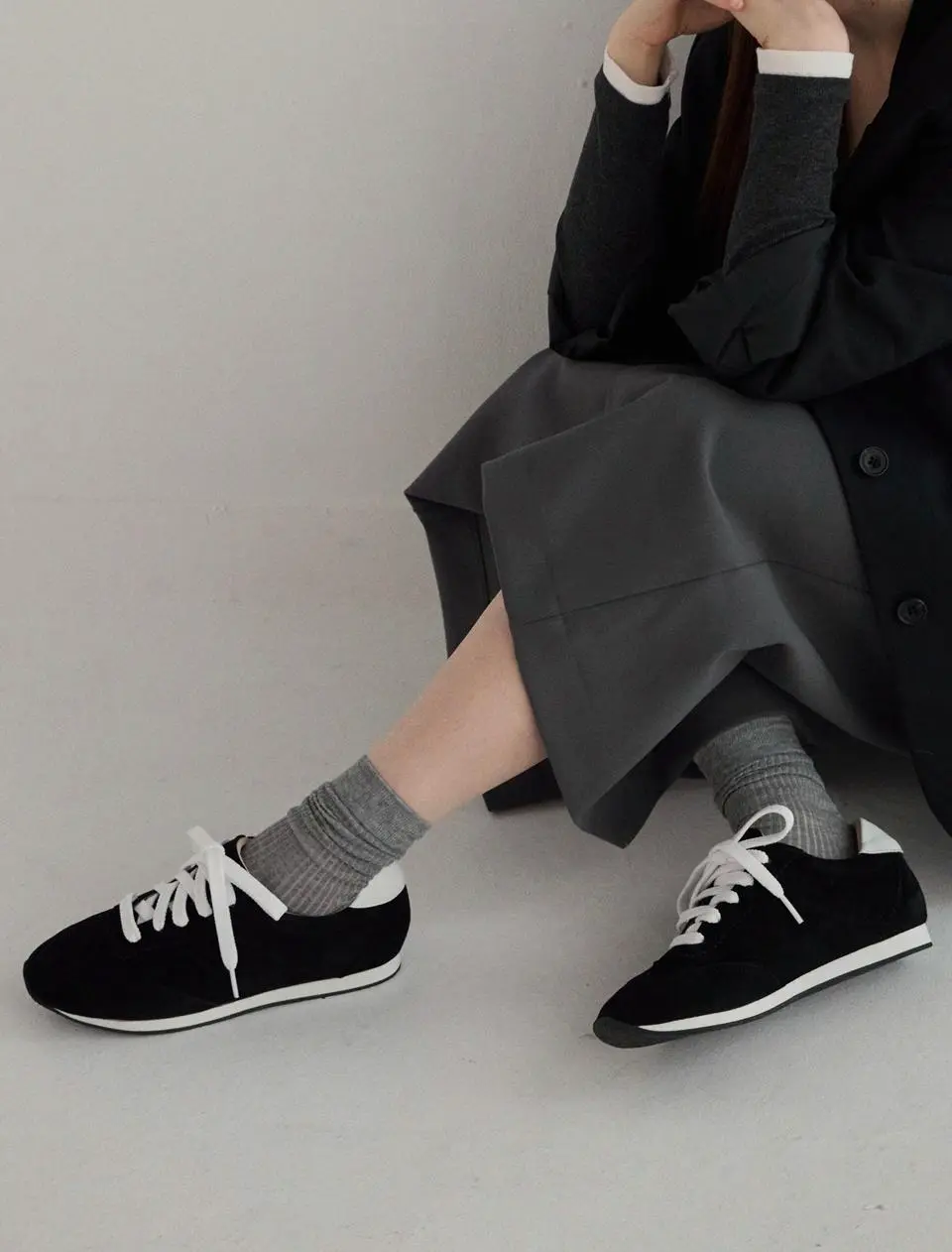suede sneakers [all black]