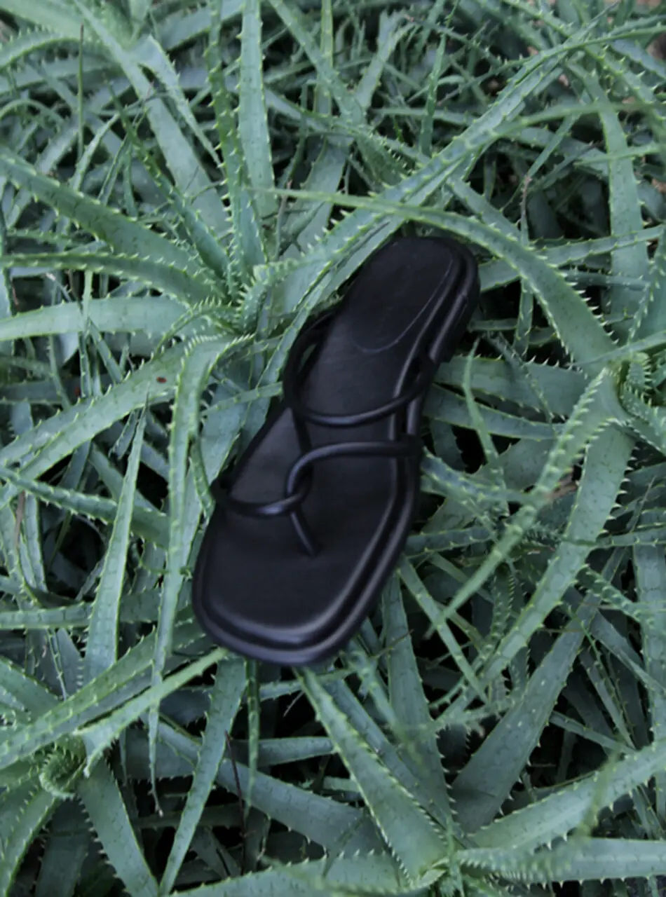 Maya Slides_Leather Black