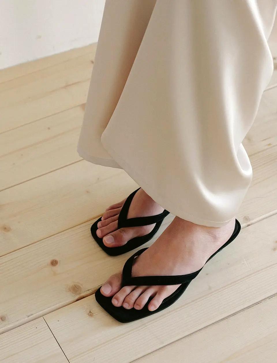 Suede Kitten Heel Flip Flops (Red/Camel/Green/Black)_2GSUAS01