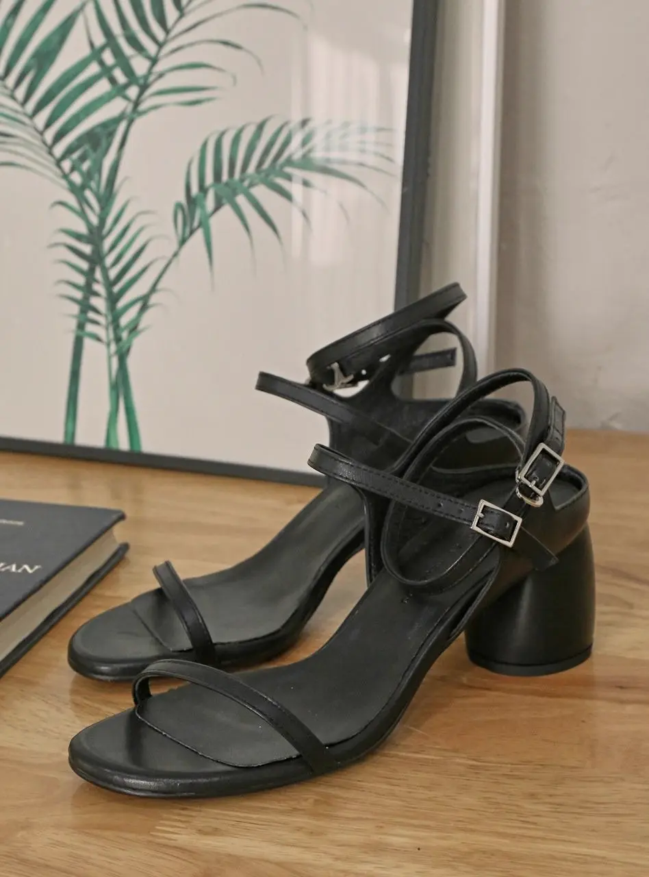 1315 Tejebe Strap Sandal Heel [black]
