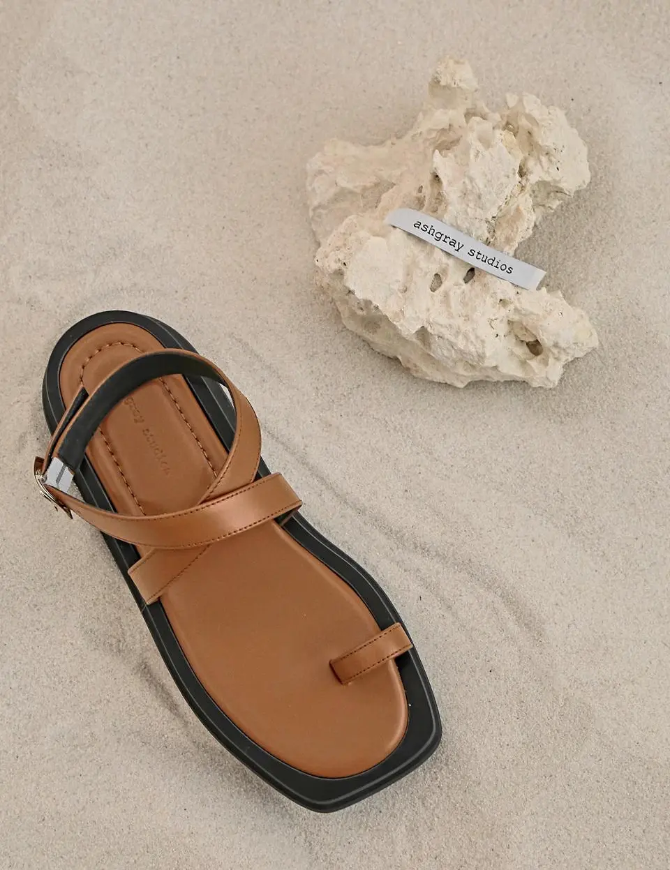 1530 Hanii Strap Flip Flops Sandal [Brown]