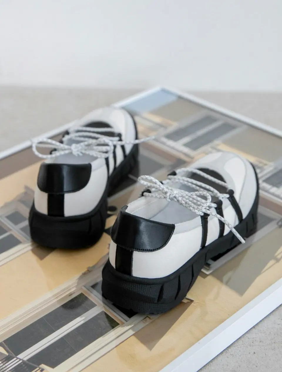 [Exclusive] Romiel BANDING leather sneakers
