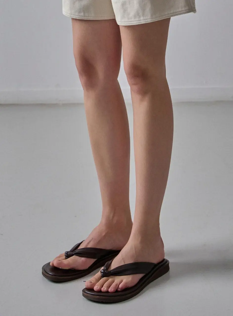 Round Toe Fluffy Sandals [Brown]