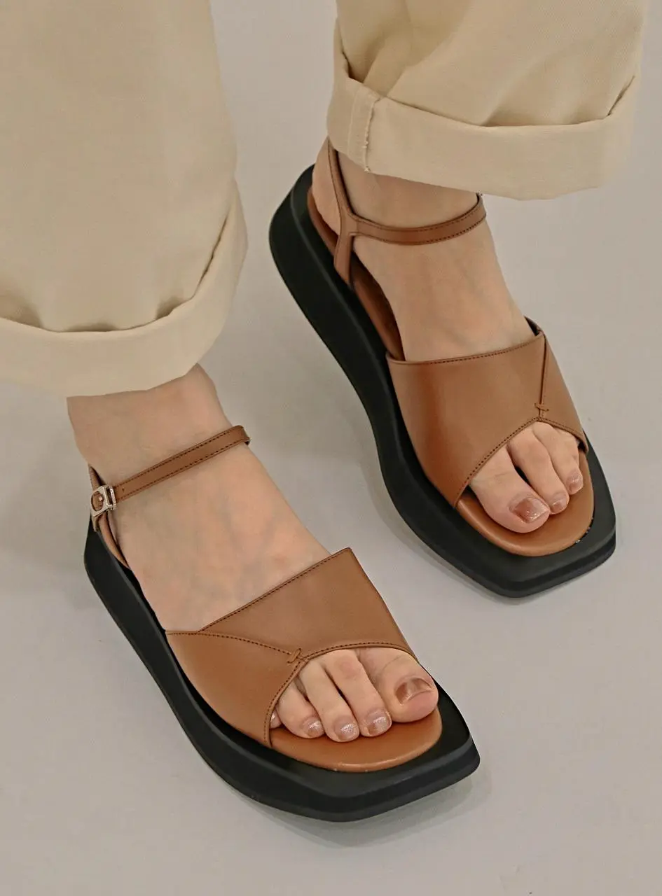 1526 Danii Strap Sandal [Brown]