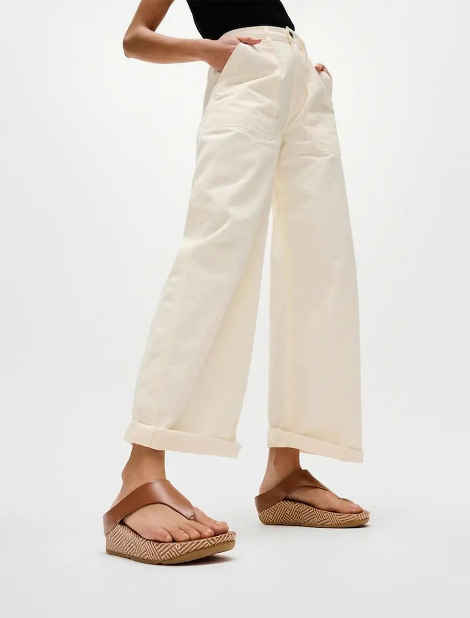 [Samsung C&T Official] Women's Lulu Lux Graphic Webbing Leather Toe-Post Sandals Deep Tan (FT64K2T30C)