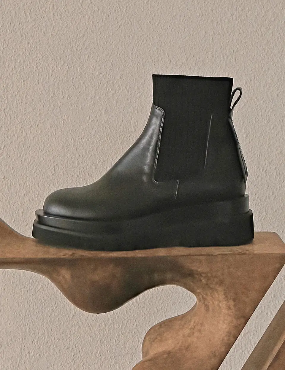 1545 Martin Chelsea Boots - Black