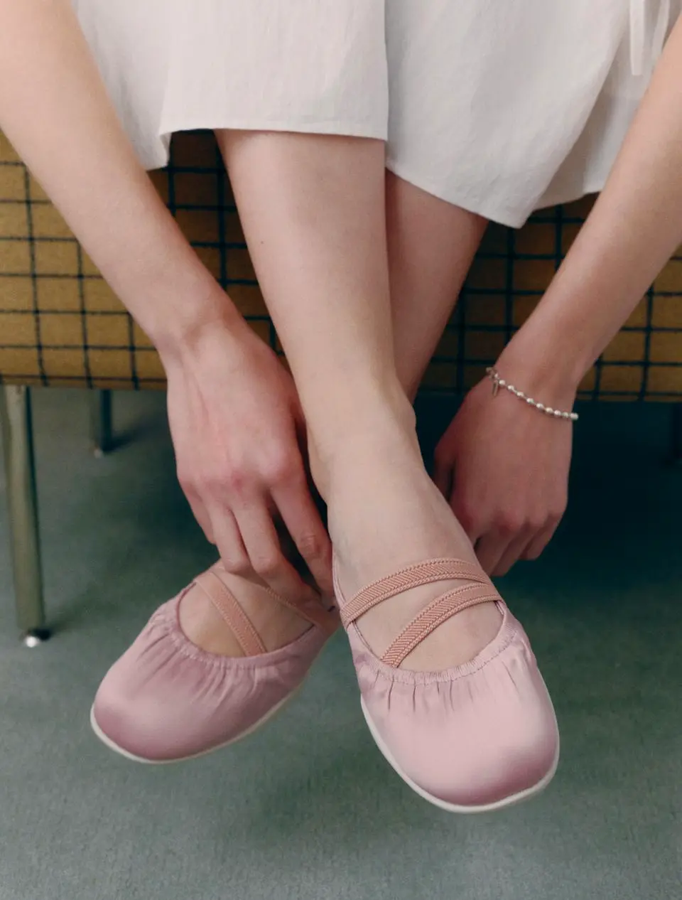 MIRA Hybrid Sneakers (JLSO6E450BK)