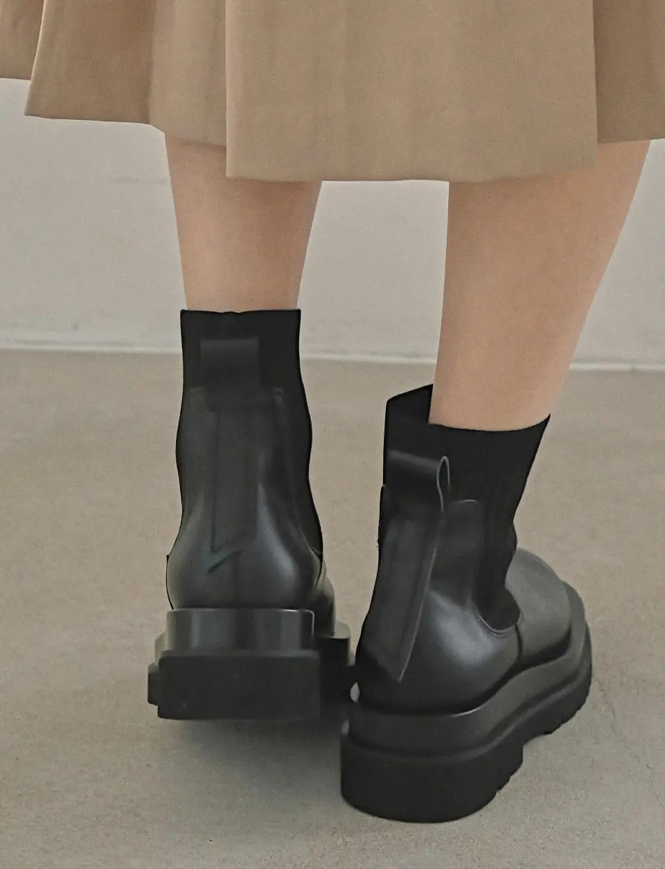 1545 Martin Chelsea Boots - Black