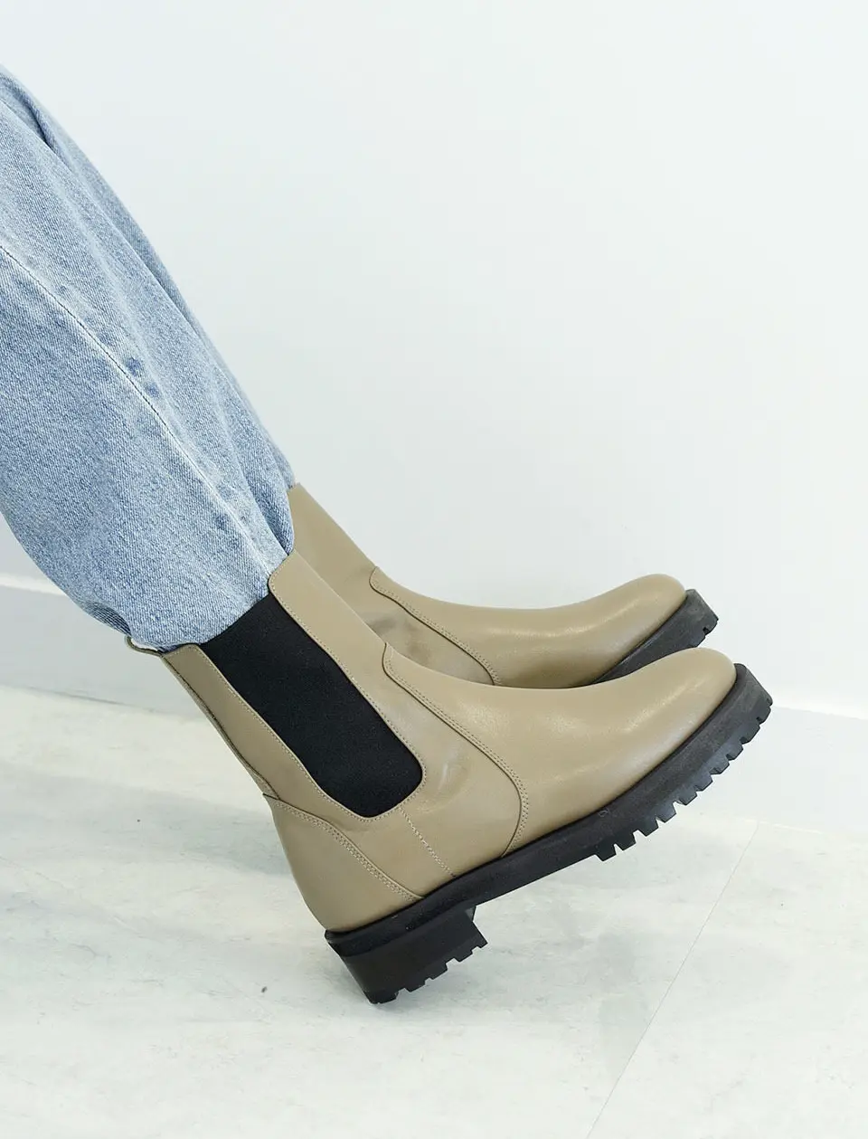 Thick Sole Chelsea Boots 4colors