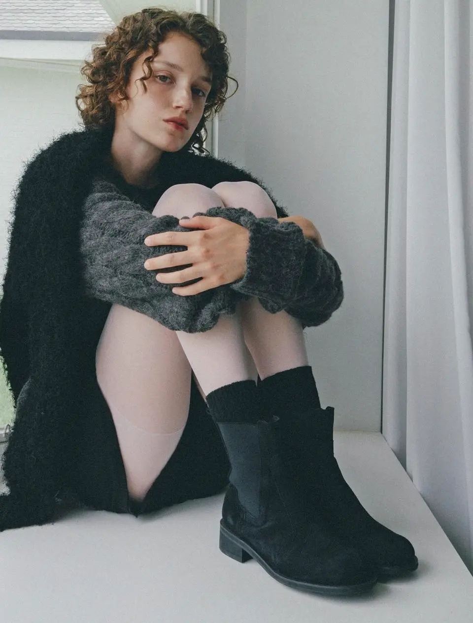 ROUND TOE CHELSEA BOOTS