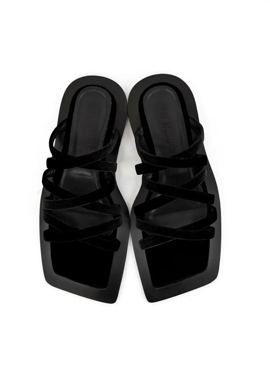Wide Square Sole Strappy Sandals_Soft black
