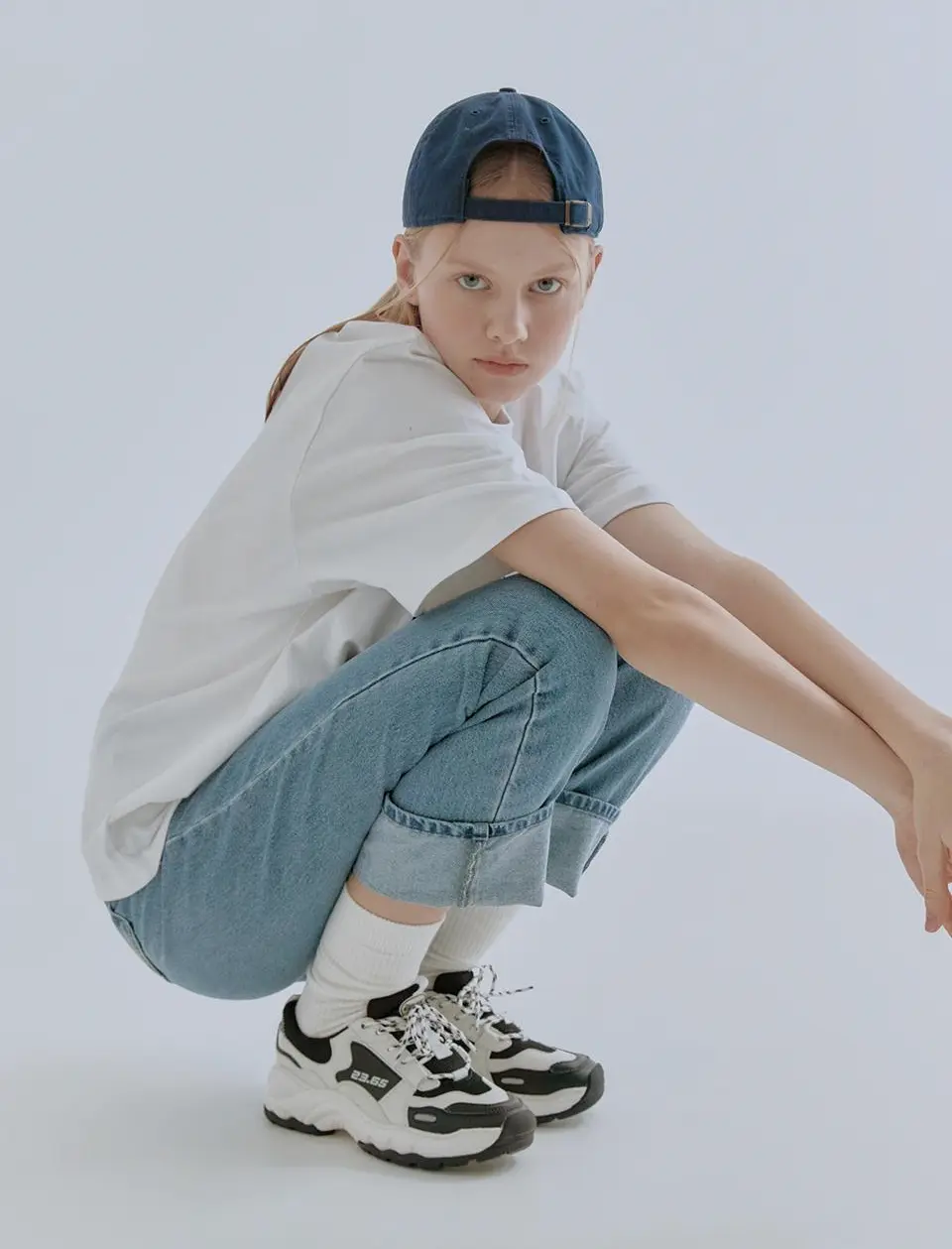 V2 Neo Sneakers - Black