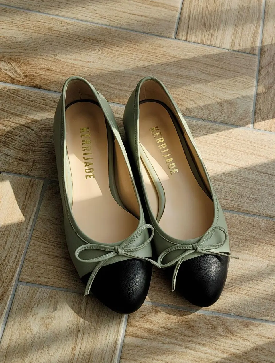 Two-Way Ribbon Flats