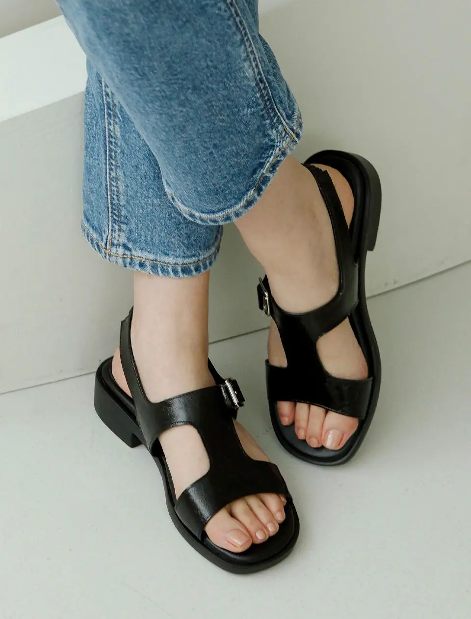 Natural Leather Kyle T-Strap Sandals (GIS-46256)