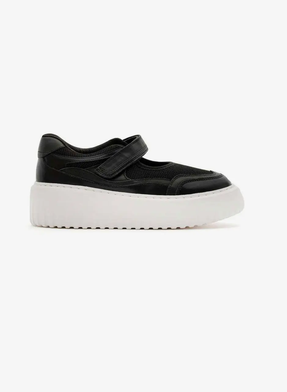 Tom McCann Brisbane 02 Women's Mary Jane Sneakers [Black]