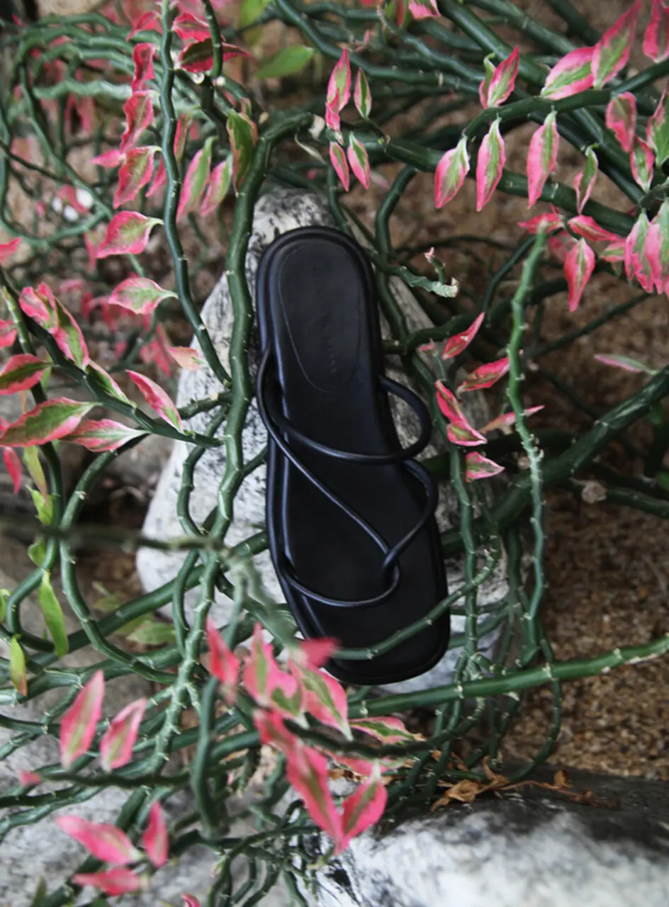 Maya Slides_Leather Black