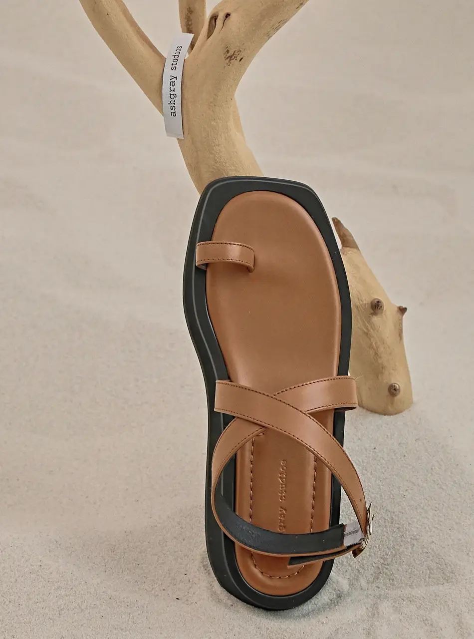 1530 Hanii Strap Flip Flops Sandal [Brown]