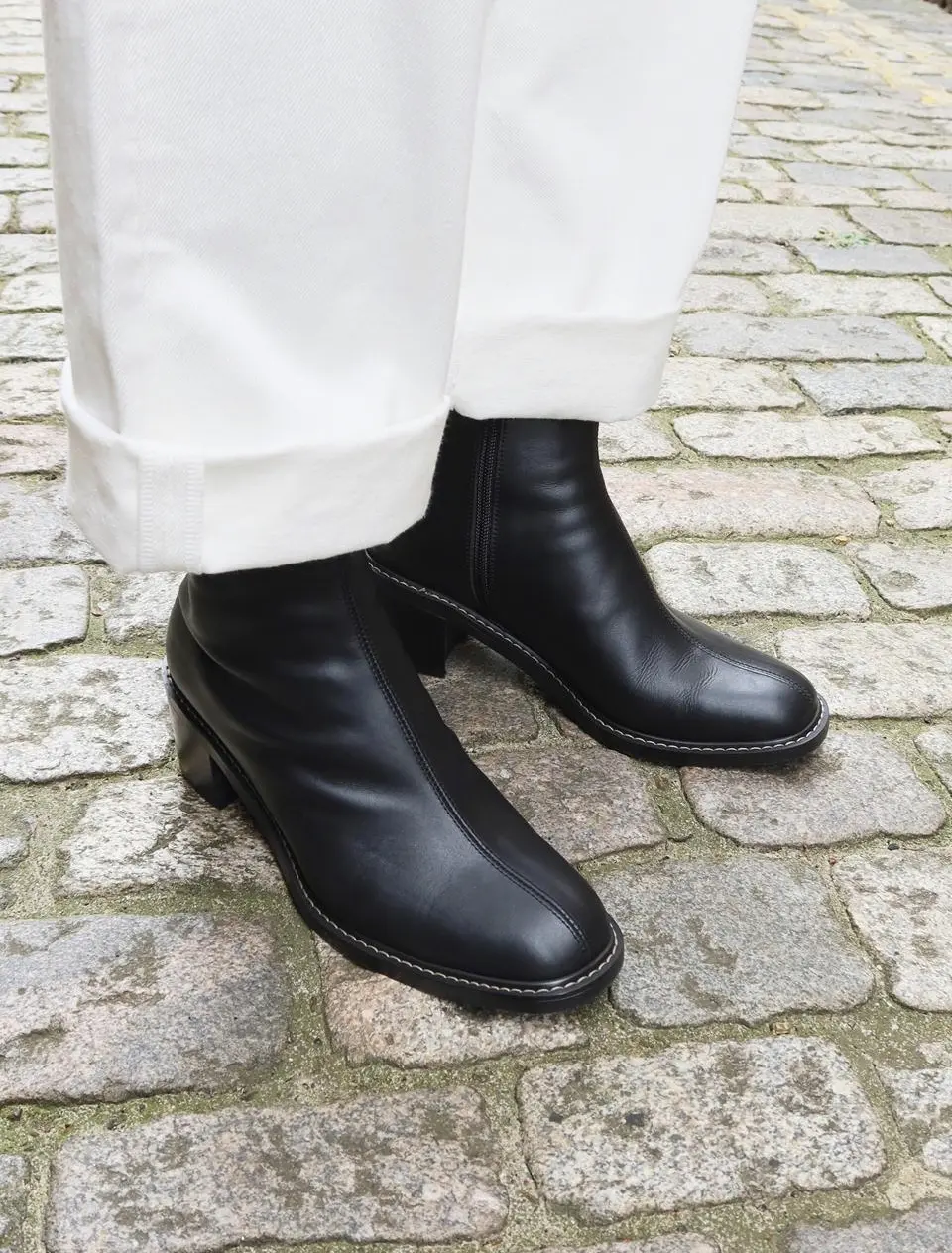 NEUTE X SOJEANNE Urban Ankle Boots [Black/Brown]