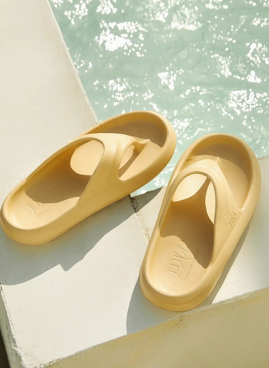 Brise Flip Flops_ Sand Beige