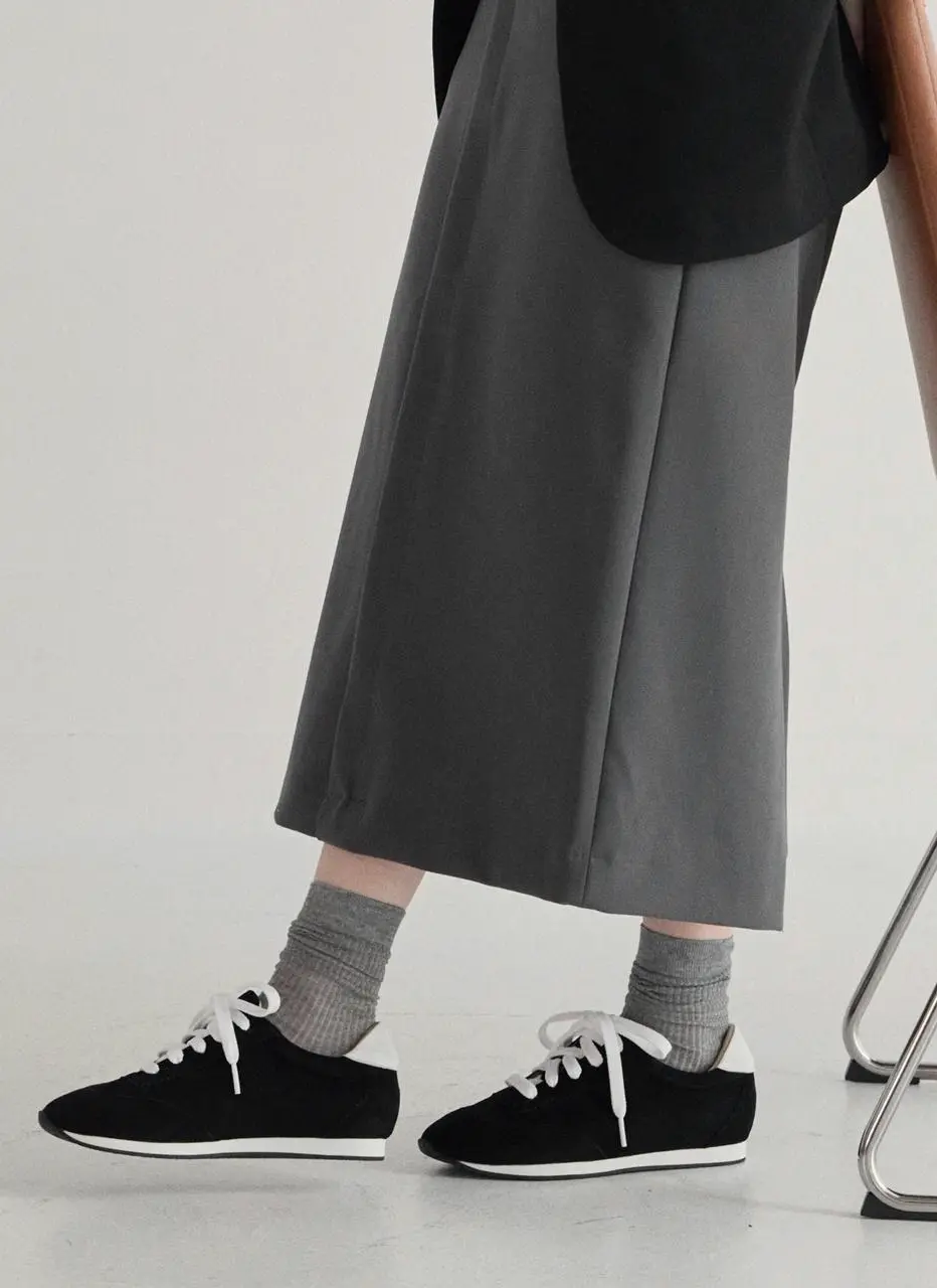 suede sneakers [all black]