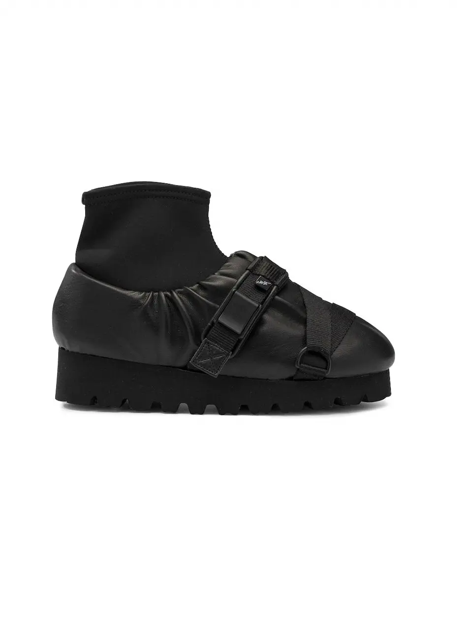 YUME YUME Camp Mid Womens Slip-On Shoe [Black]