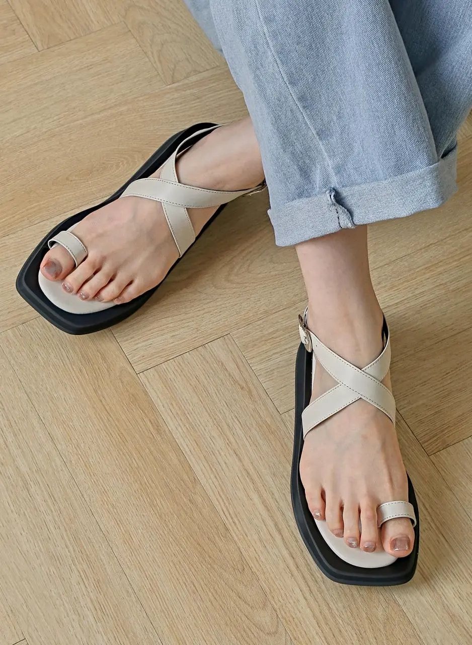 1530 Hanii Strap Flip Flops Sandal [beige]