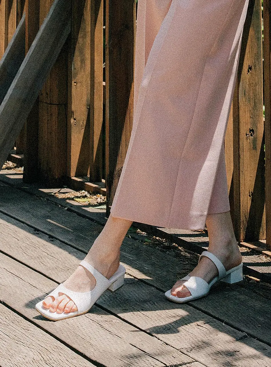 Natural Leather Cut-Out Mule Slides (GIS-44220)