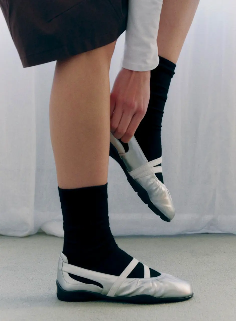 MIRA Hybrid Sneakers (JLSO6E450BK)