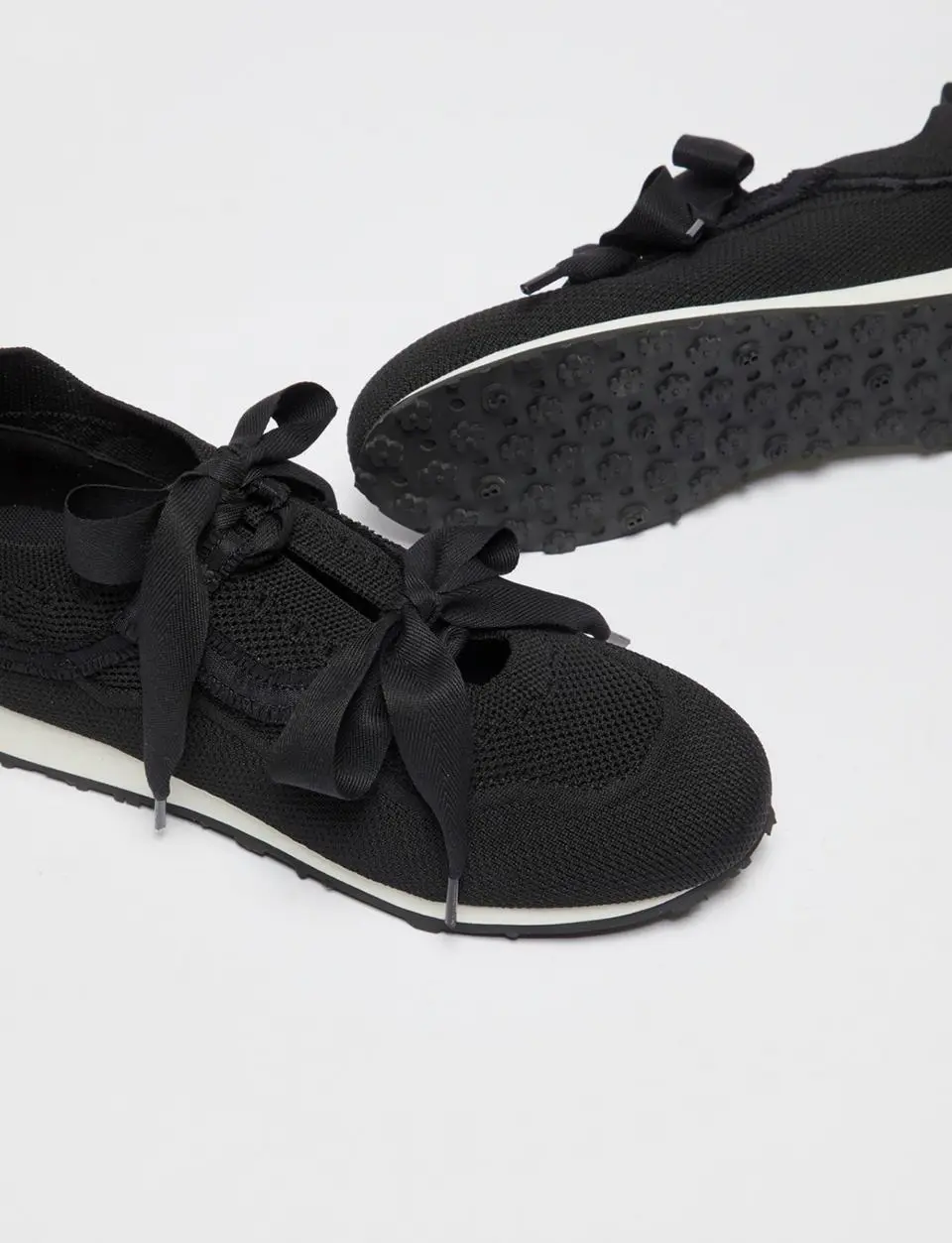 Ruffle knit sneakers(black)_DG4DS26007BLK