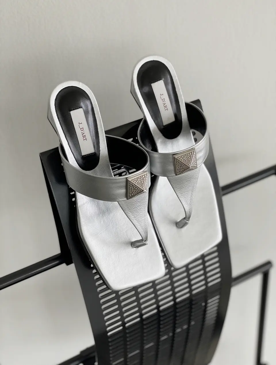 Pyramid Edge Slide_Silver