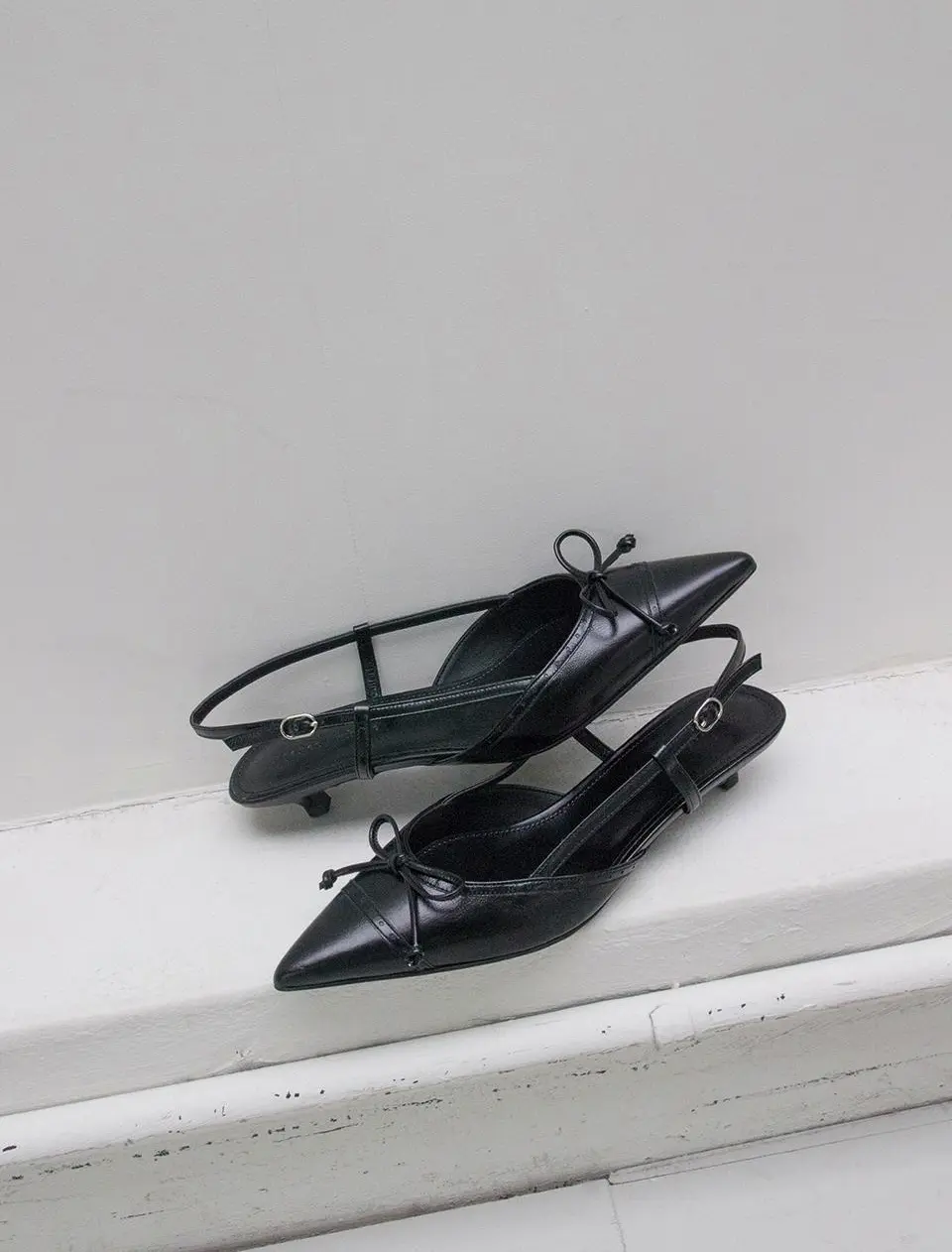 Leather Slingback Ribbon Punching Shoes (KW2818)