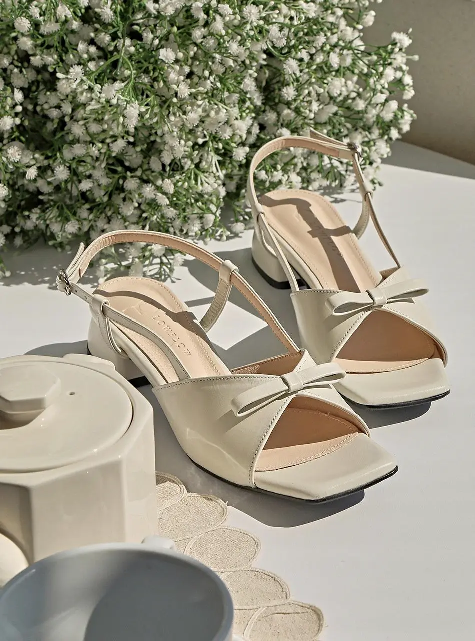 Pion Ribbon Sandals (156J)