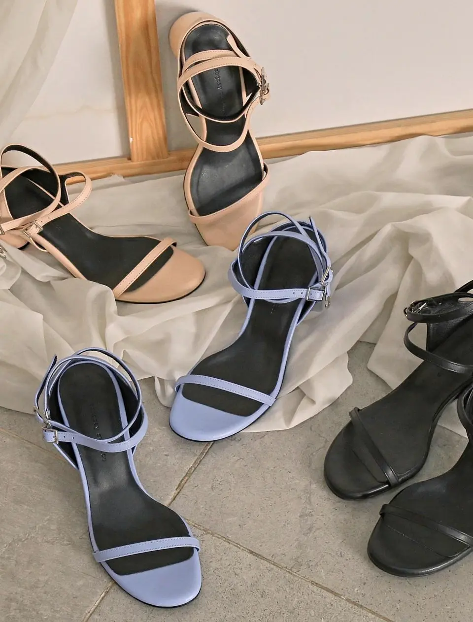 1315 Tejebe Strap Sandal Heel [black]