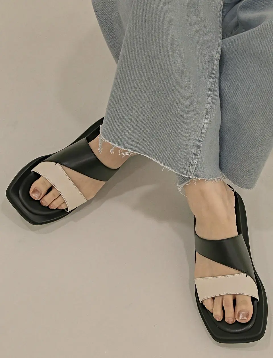 1527 Ranii Slippers Mule Heeled Sandals [Black]