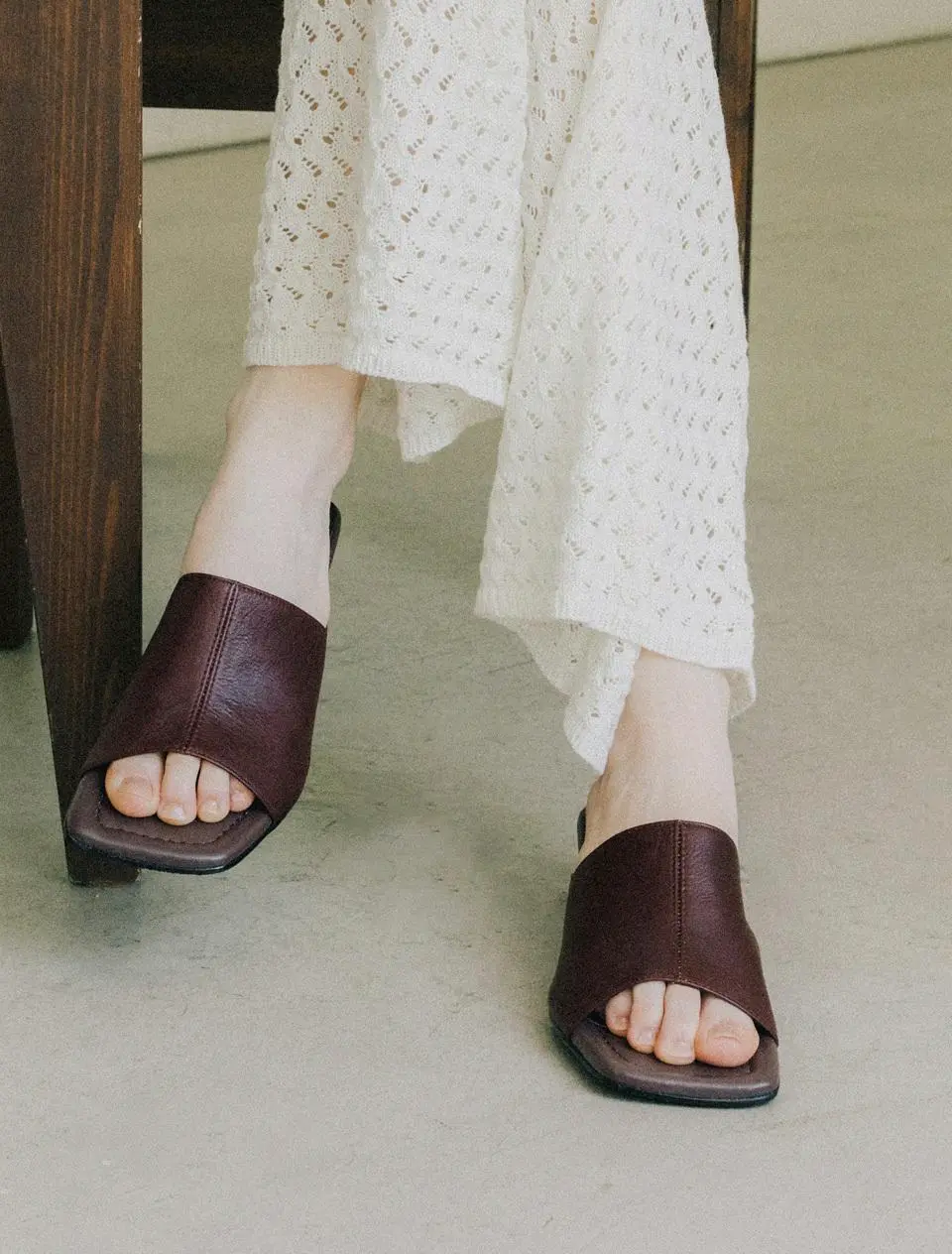 Natural Leather Minimalist Handcrafted Slides (GIS-44222)