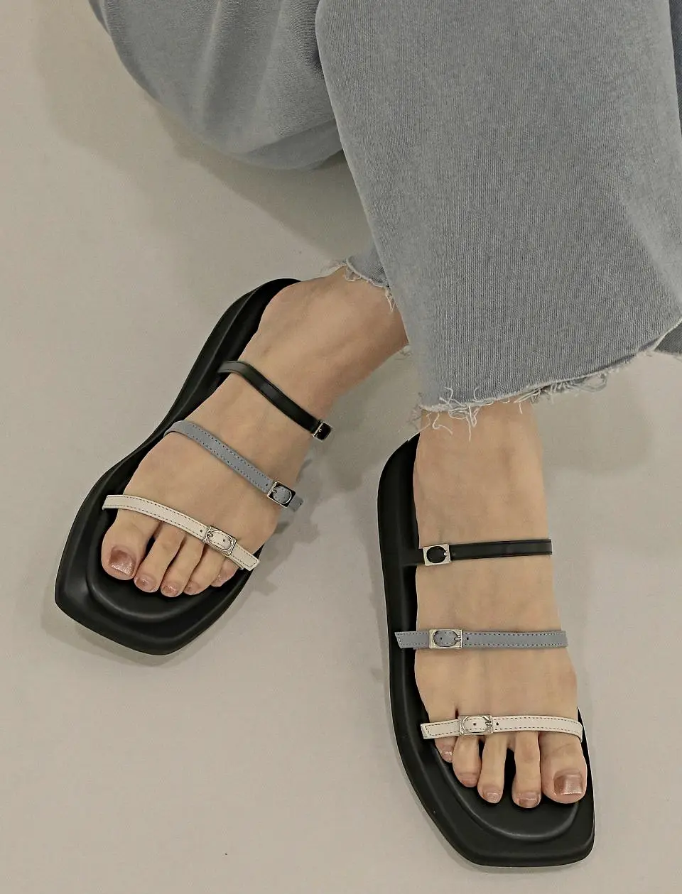 1525 Anii Strap Heeled Sandals [Black]