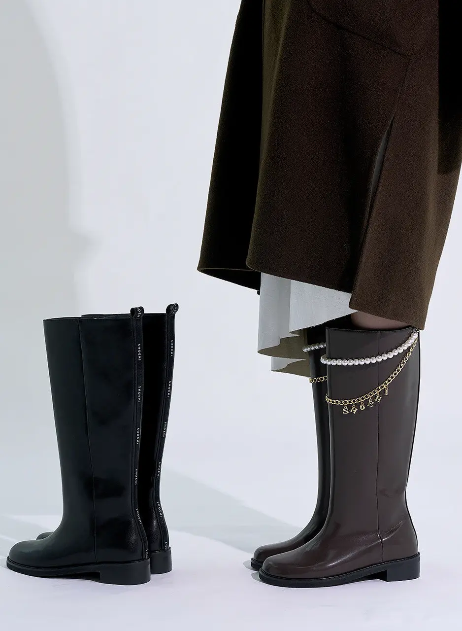 Serena Pearl Logo Chain Long Boots