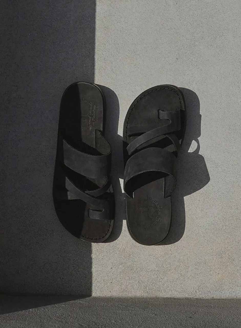 Nubuck Handcrafted Minimalist Sandal [Black]
