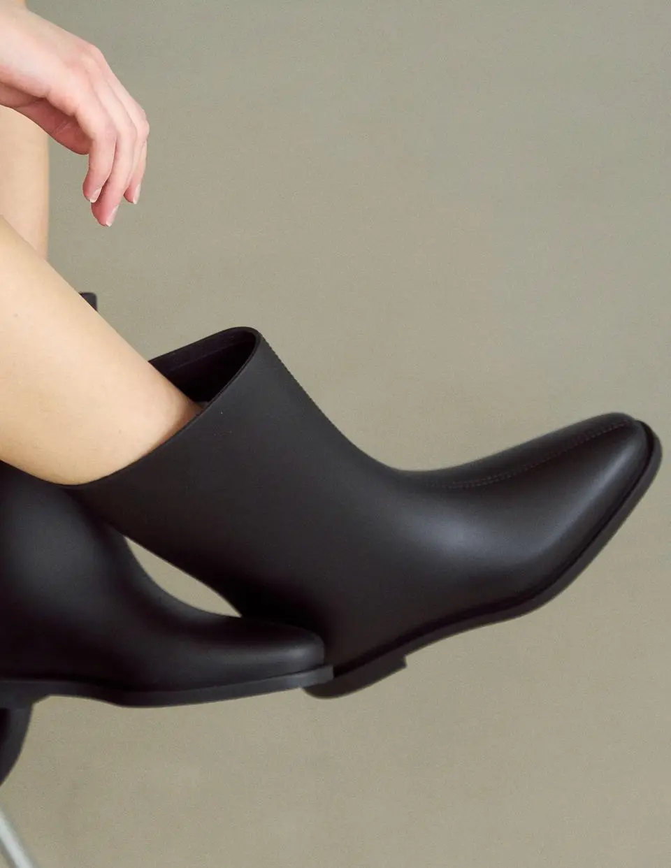 Rainy Middle Rain Boots