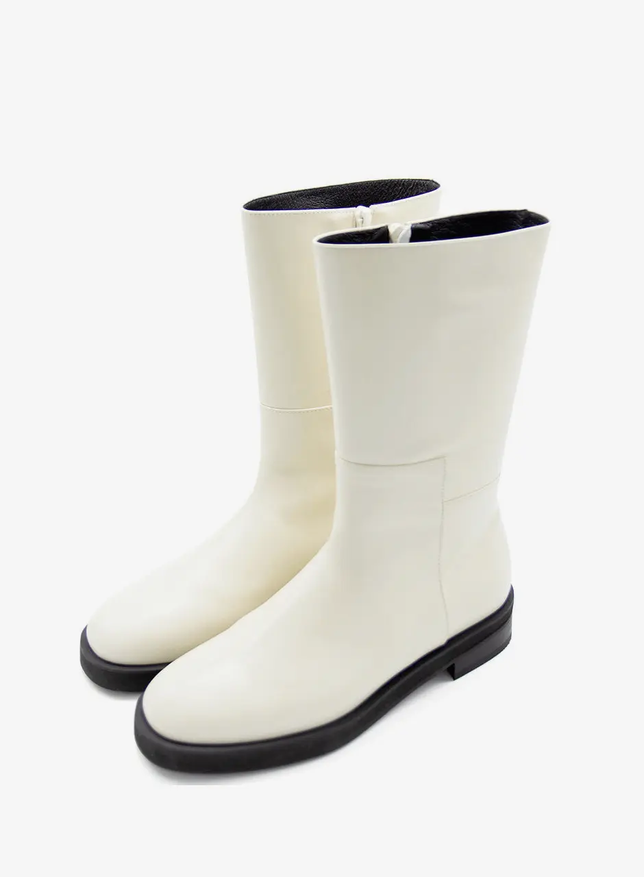 Zip Up Middle Boots