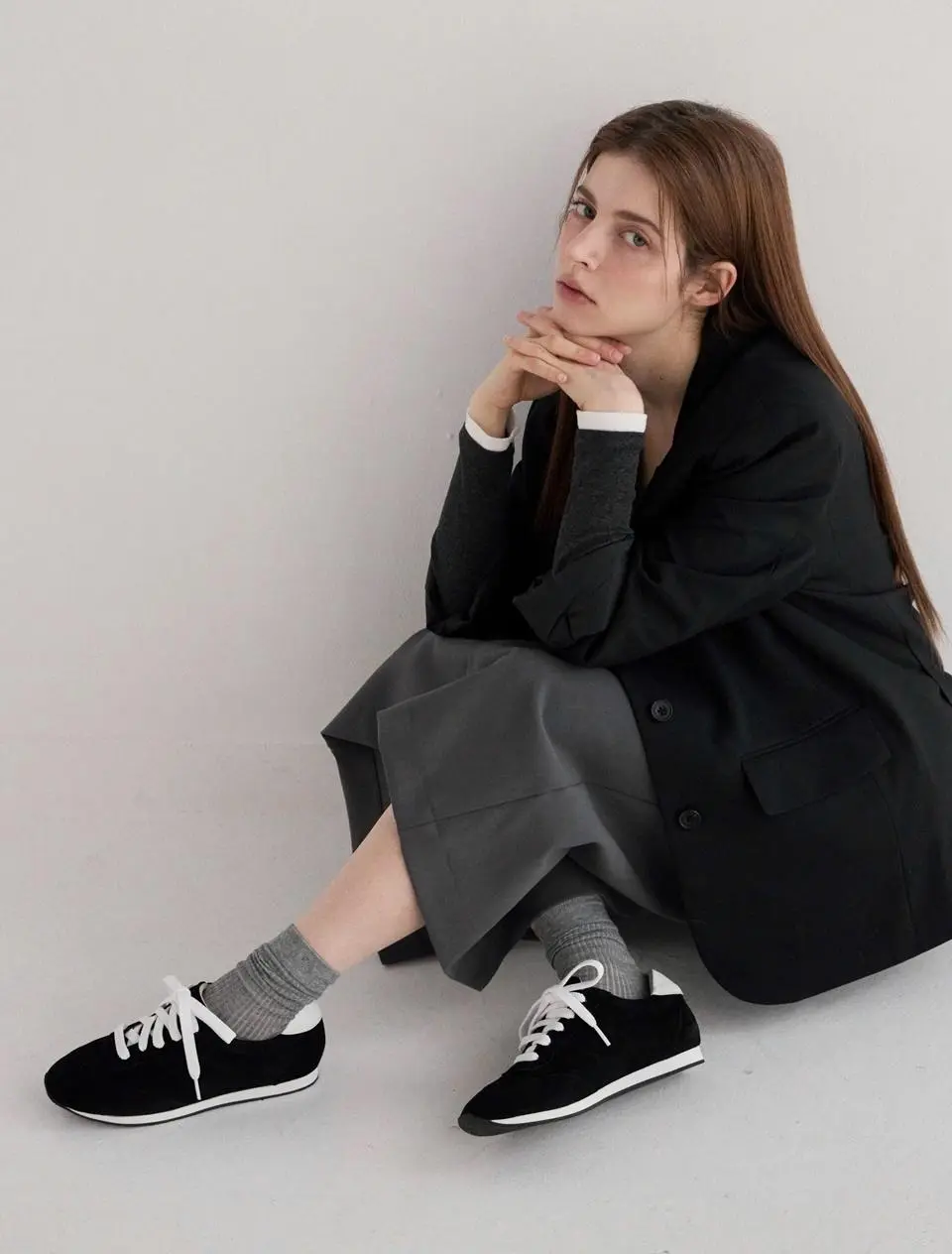 suede sneakers [all black]