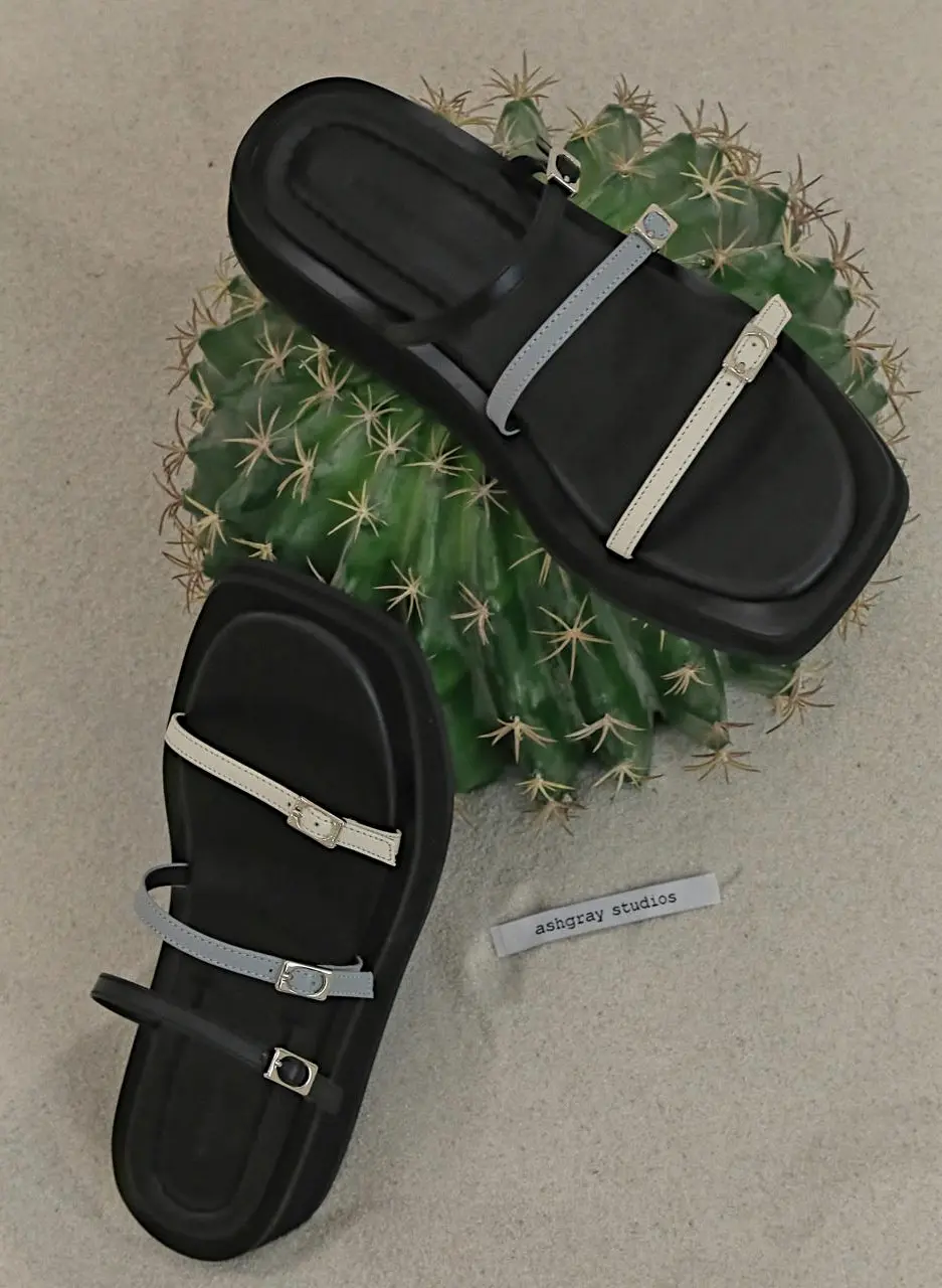 1525 Anii Strap Heeled Sandals [Black]