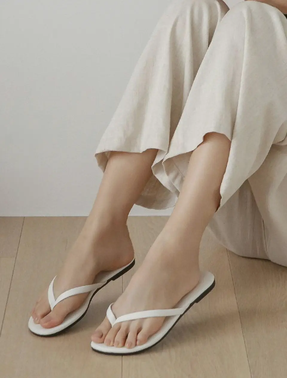 Round Toe Thong Flip-flop Sandals (leather/patent leather)