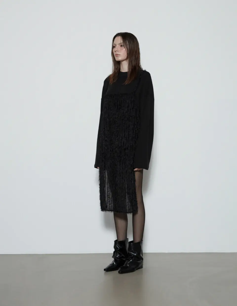 Pointed Wrinkle Leather Boots_Black