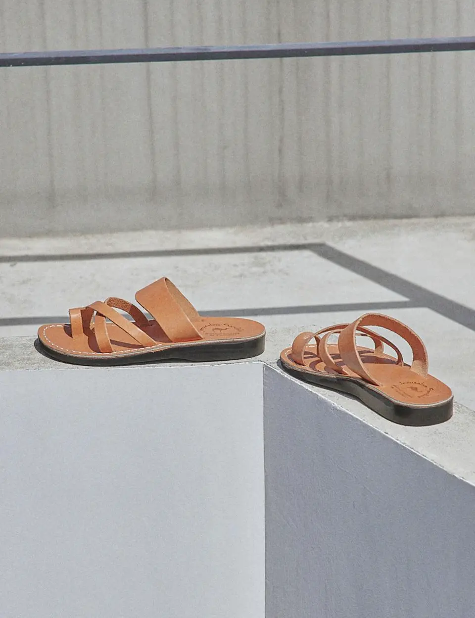 Natural Leather Handcrafted Toe Loop Sandal [TAN]